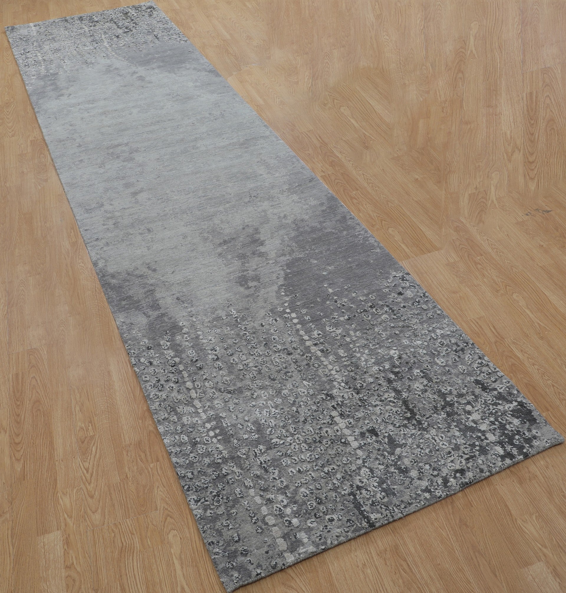 Bayview Grey Runner